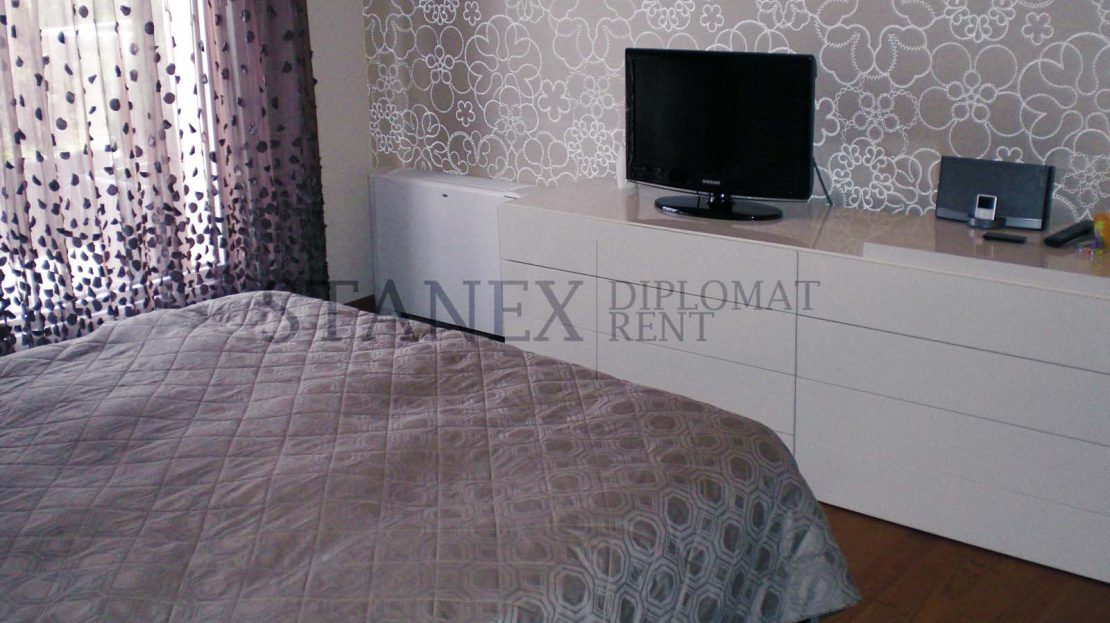 Four bedroom apartment Dedinje Belgrade S1633