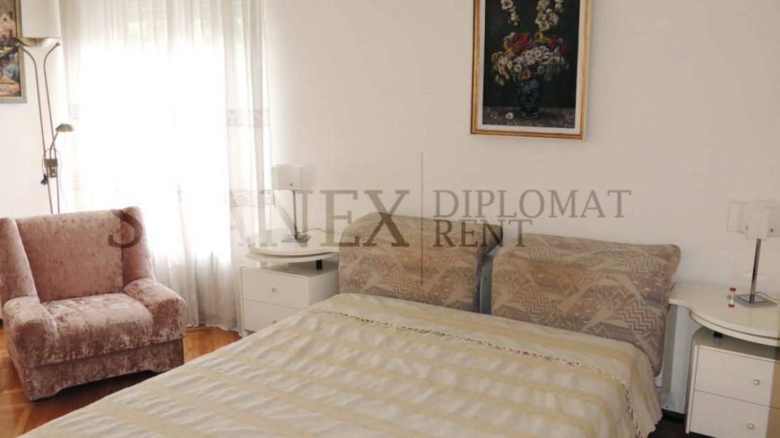 Three bedroom apartment Vracar Belgrade S1910